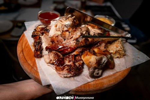 Свиная рулька с капустой и картофелем по-деревенски