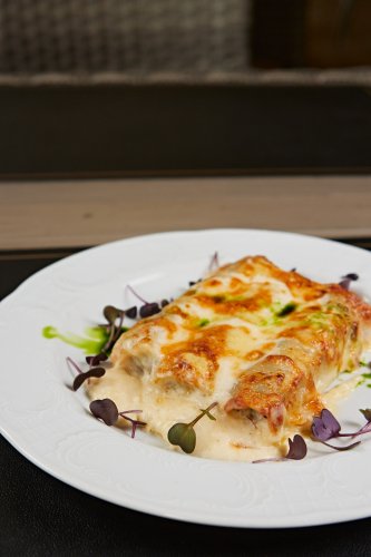 Каннеллони в соусе бешамель